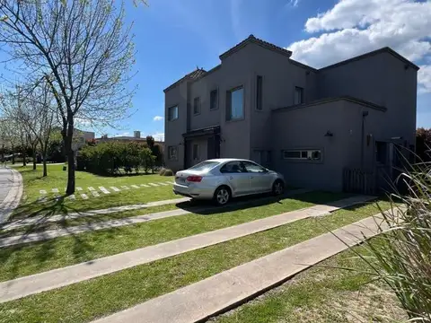 Casa en Alquiler de 3 dormitorios