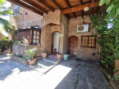 Casa 5 ambientes con 3 baños