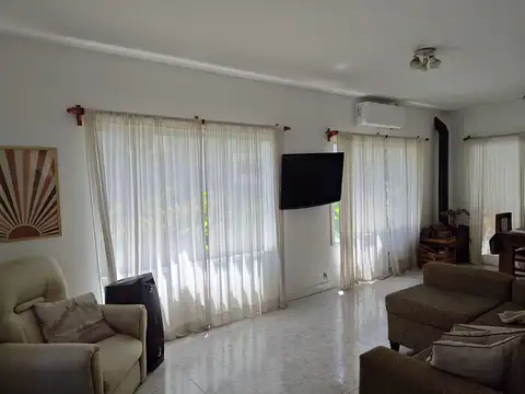 Casa en Alquiler Temporal en Haras Maria Elena, USD 4.000