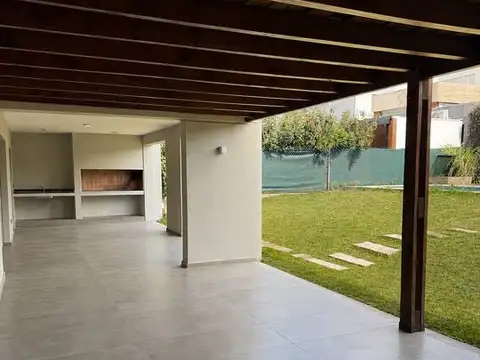 Casa 5 ambientes con 2 baños