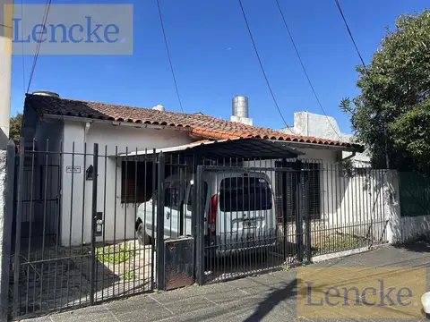 Olivos, casa en venta en 1 planta, 3 dormitorios, jardín, cochera, próxima Paraná