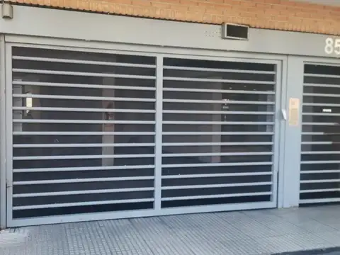Gavilán 800 Flores Cochera U$19.000