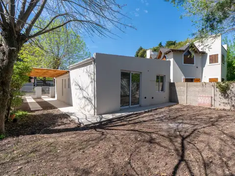 Casa 3 ambientes con 2 baños