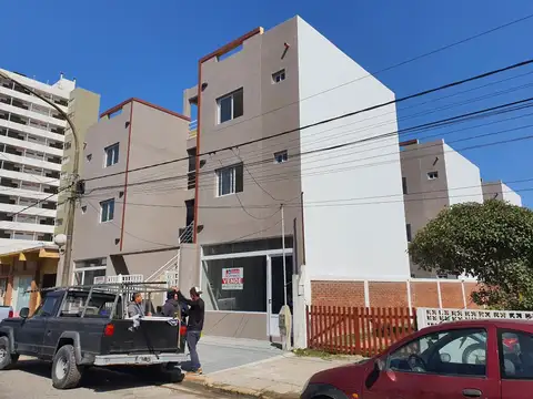 Local en Venta Via Púb.