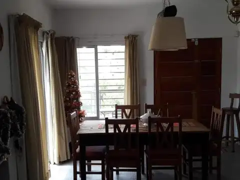 Casa 3 ambientes con 2 baños