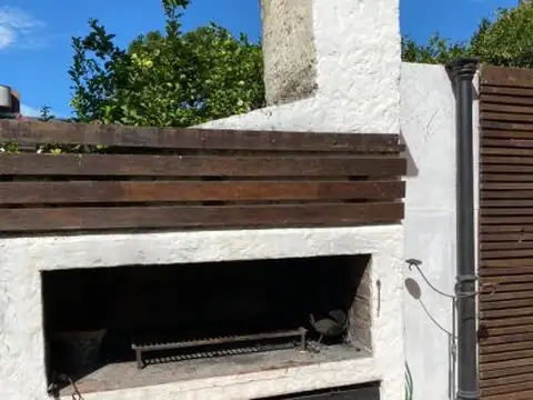 Casa 7 ambientes con 2 baños