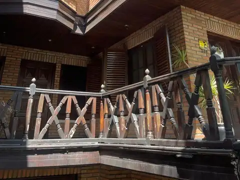 Casa 5 ambientes con 4 baños