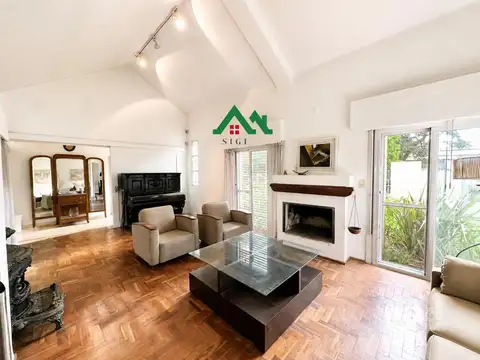 Casa 7 ambientes con 2 baños