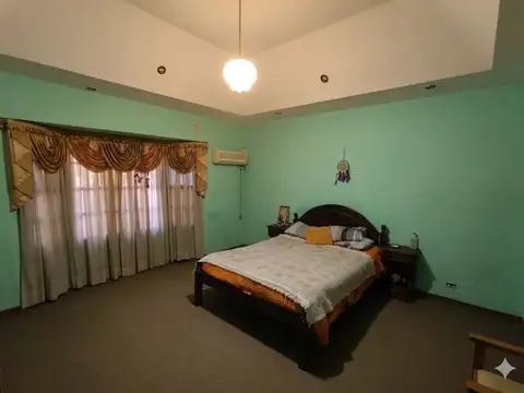CASA 4 AMBIENTES CON COCHERA Y PATIO AVELLANEDA