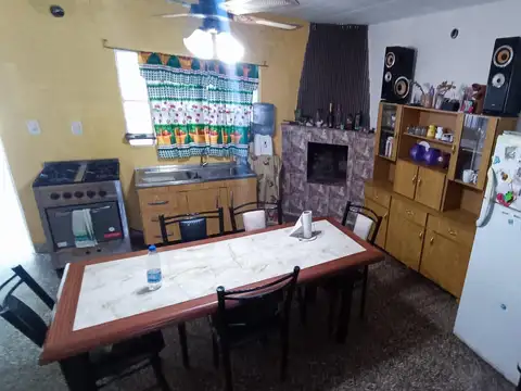 Casa 6 ambientes con 1 baño