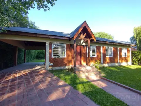 Venta Casa 4 amb con pileta y vista al Golf Barrio Parque Sakura. Exaltacion de la Cruz