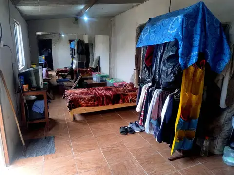 Muy linda casa, ampliada, cómodos ambientes. A 20 minutos del centro.