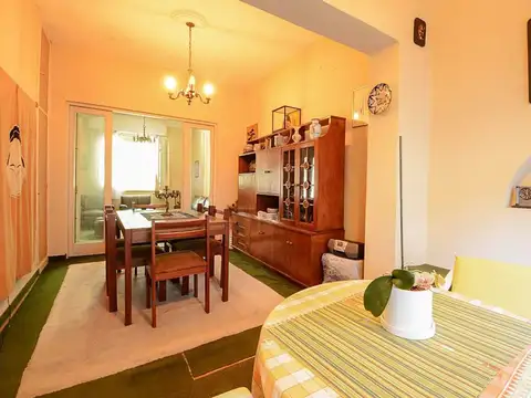 Casa 5 ambientes con 2 baños