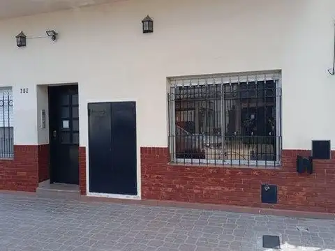 Venta PH 3 ambientes con patio al frente en Ciudad Madero