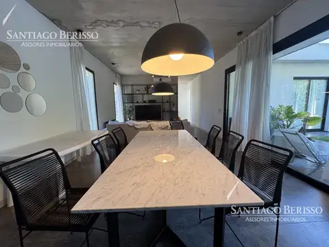 Casa 5 ambientes con 3 baños