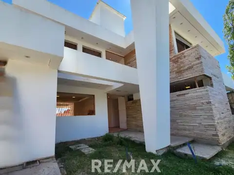 Casa en Venta en Cipolletti, USD 370.000