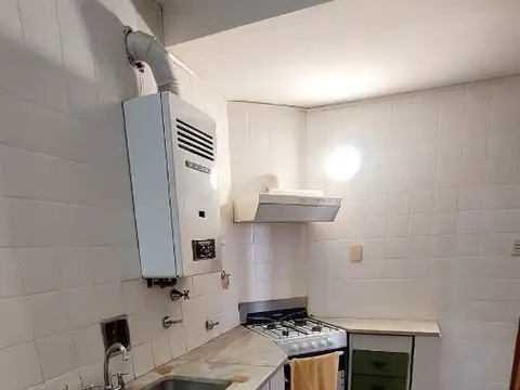 Casa con salón a metros de Bv. Oroño