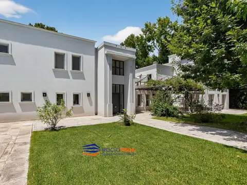 Casa en Venta con 3 cocheras