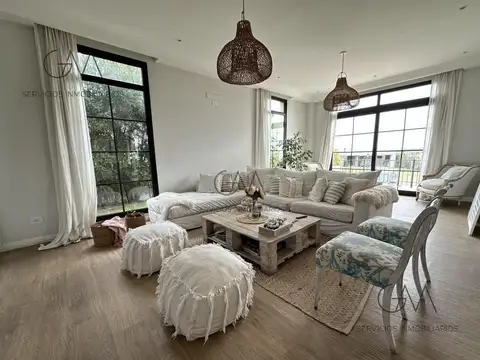 Casa 6 ambientes con 3 baños