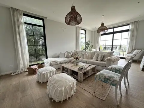 Casa 6 ambientes con 3 baños