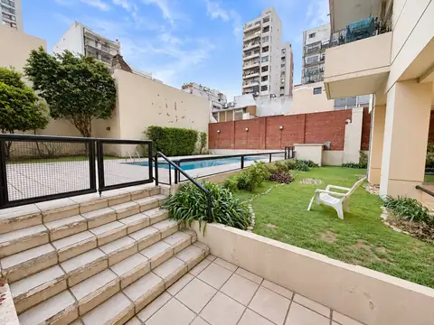 Excelente 2 Ambientes Super Luminoso! Edificio con Espacio Libre y Piscina. Excelente Ubicación y Estado!