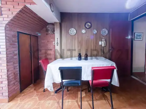 VENTA CASA 4 AMBIENTES CON PATIO, TERRAZA, GARAGE, APTO CREDITO EN BARRACAS