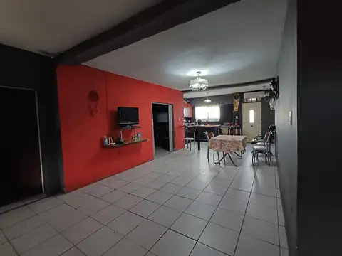 CASA EN VENTA CON PATIO Y COCHERA APTA CREDITO