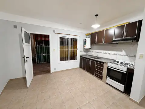 Depto Tipo Casa 2 ambientes con 1 baño