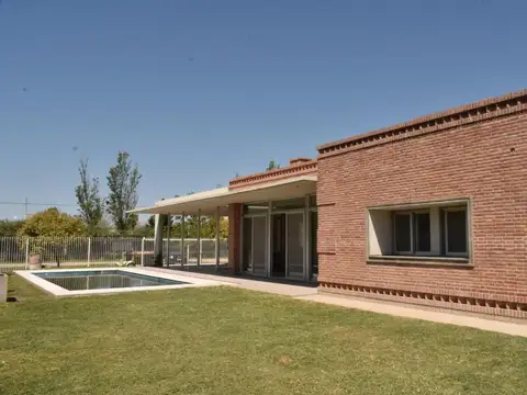 Casa 3 ambientes con 2 baños