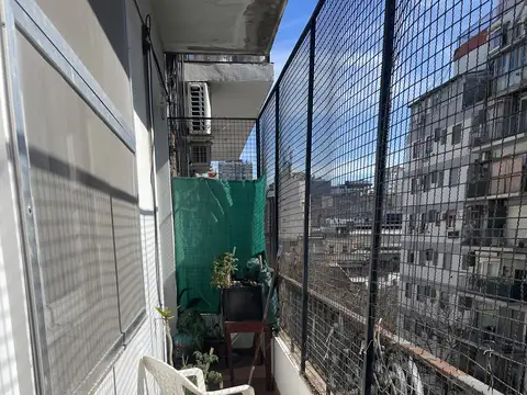 4 ambientes al frente con balcón corrido