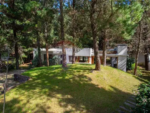 VENTA CASA COSTA ESMERALDA FONDO LIBRE Y PISCINA