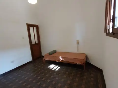 Casa 7 ambientes con 2 baños