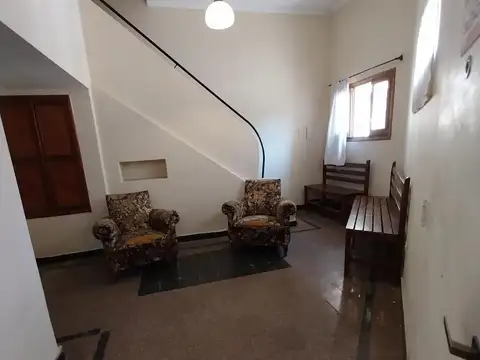 Casa  mas monoambiente en  barrio Constituyentes
