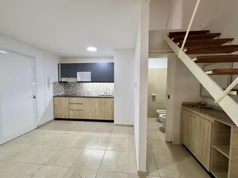 PH un dormitorio con patio en venta Lourdes