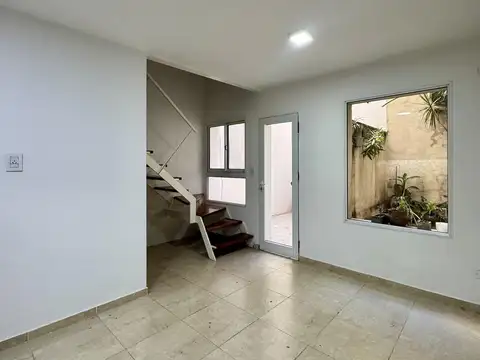PH un dormitorio con patio en venta Lourdes