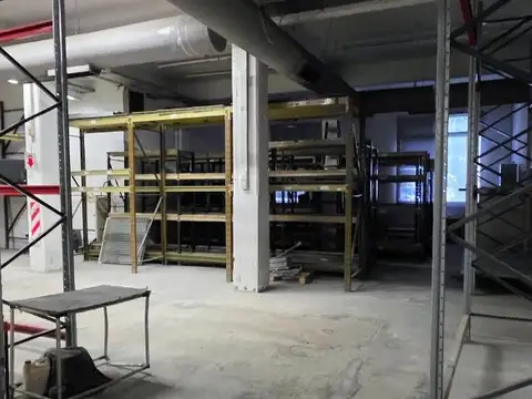 DEPOSITO COMERCIAL CON OFICINAS