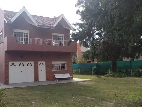 Casa 6 ambientes con 4 baños