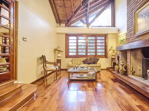 Casa en Venta con 2 cocheras