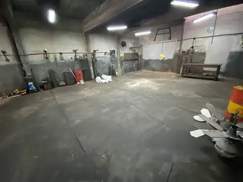 Alquiler | Local/depósito | 165 m² | del Carril y Caracas