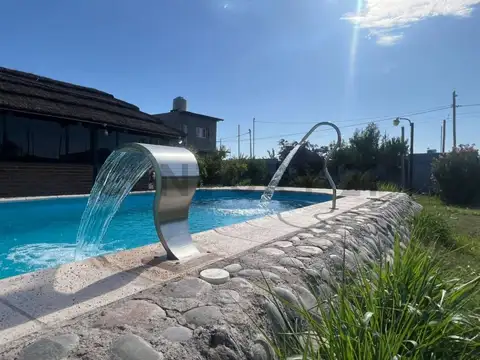 Se vende quincho con pileta en barrio privado