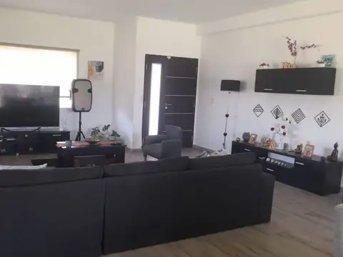 CASA DE 4 AMBIENTES EN VENTA EN FINCAS DEL ALBA