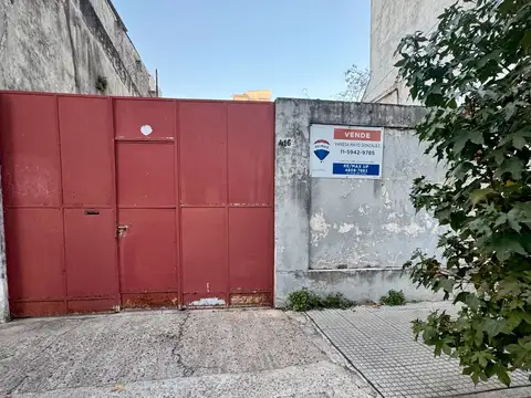 CASA LOTE PROPIO FLORESTA USAA 990M² SIN PLUSVALIA