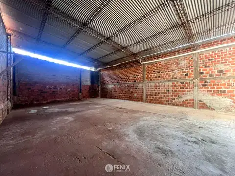 LCF A181 - GALPÓN EN ZONA COMERCIAL EN ALQUILER - SOBRE AV. QUARANTA