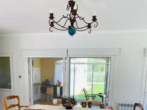 Casa en Alquiler con 1 cochera