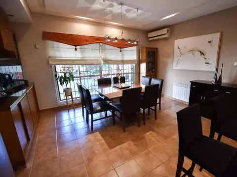 Casa 5 ambientes con 3 baños