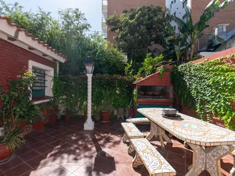 CASA EN VENTA 4 DORMITORIOS ABASTO