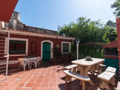 CASA EN VENTA 4 DORMITORIOS ABASTO