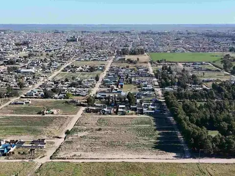 LAS GOLONDRINAS S/N ENTRE FELIPE VARELA Y MA MAZZARELLO