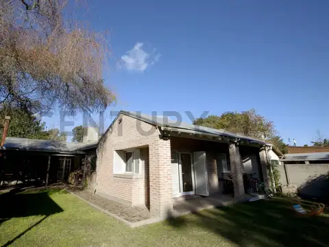 Casa en Venta con 2 cocheras