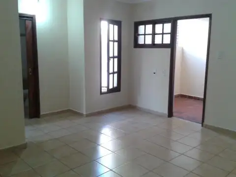 Depto Tipo Casa en Alquiler de 3 ambientes